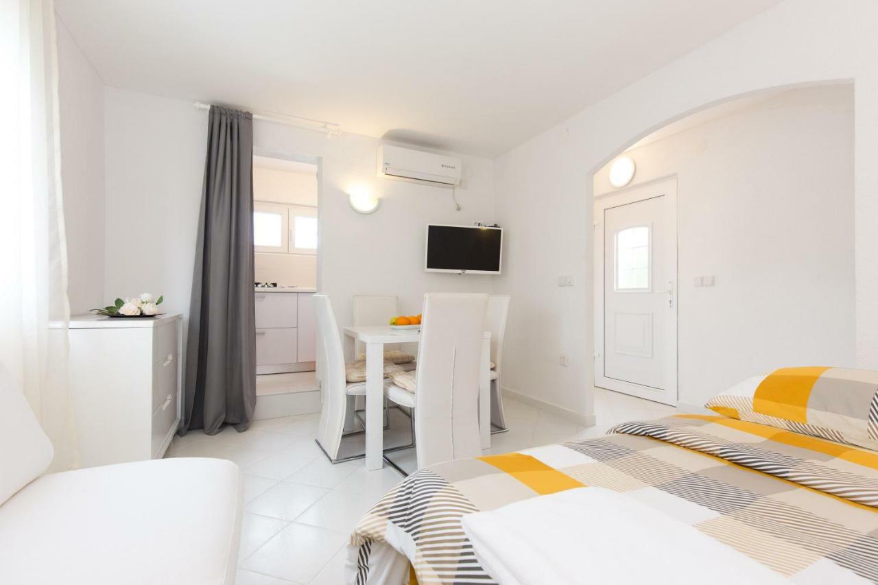 Apartments Bernarda Skrbčići Zewnętrze zdjęcie